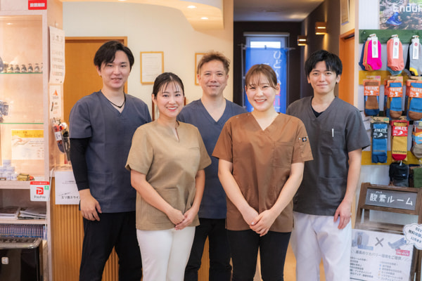 スタッフの集合写真